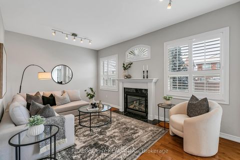 Photo 2 at 284 Bilbrough Street, Bayview Northeast, Aurora