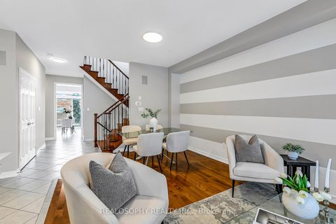 Photo 3 at 284 Bilbrough Street, Bayview Northeast, Aurora