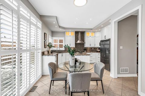 Photo 7 at 284 Bilbrough Street, Bayview Northeast, Aurora