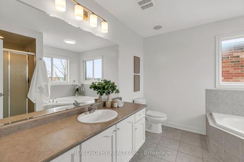Photo 15 at 284 Bilbrough Street, Bayview Northeast, Aurora
