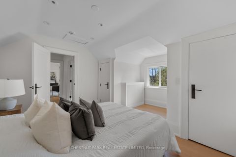 Photo 32 at 35 Weybourne Crescent, Lawrence Park South, Toronto