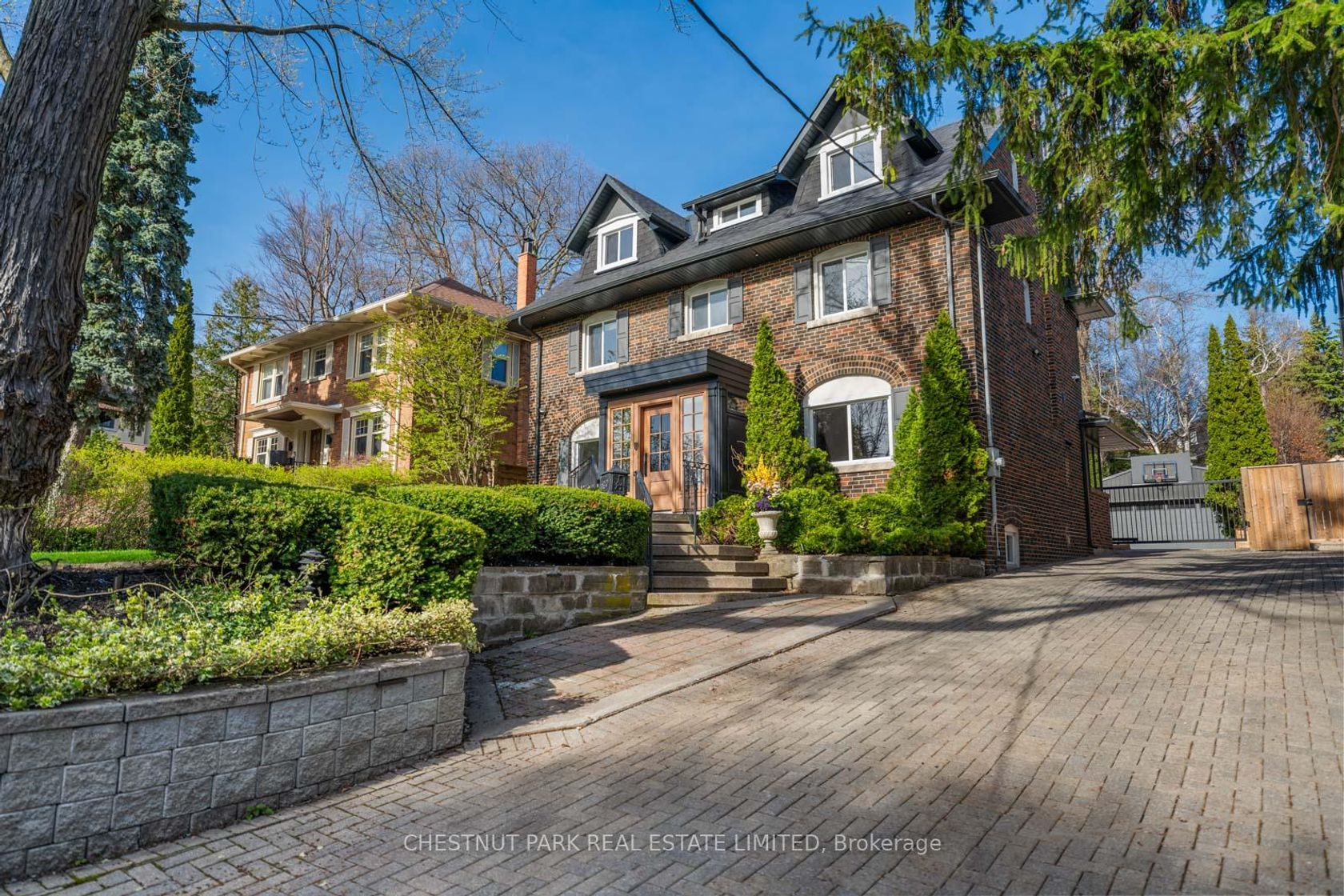 35 Weybourne Crescent, Lawrence Park South, Toronto photo number 2