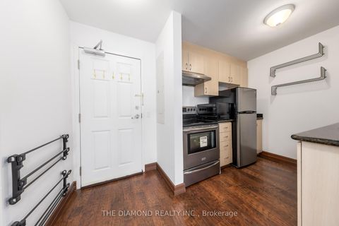 Photo 1 at PH 5 - 15 Maplewood Avenue, Cedarvale, Toronto
