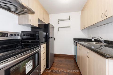 Photo 3 at PH 5 - 15 Maplewood Avenue, Cedarvale, Toronto