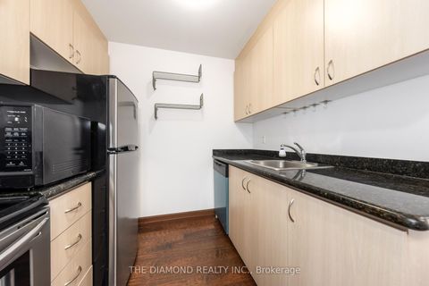 Photo 4 at PH 5 - 15 Maplewood Avenue, Cedarvale, Toronto