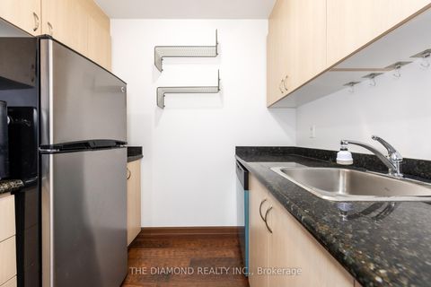 Photo 5 at PH 5 - 15 Maplewood Avenue, Cedarvale, Toronto