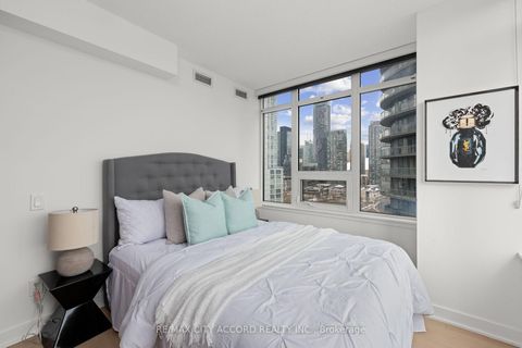 Photo 11 at 2015 - 17 Bathurst Street, Waterfront Communities C1, Toronto