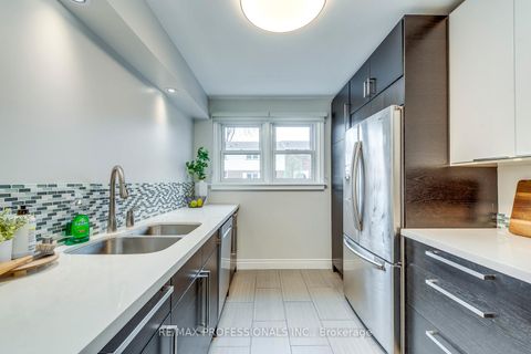 Photo 6 at 18 - 17 Centennial Park Road, West Deane, Toronto