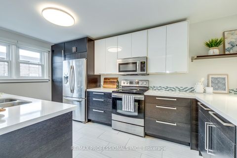 Photo 7 at 18 - 17 Centennial Park Road, West Deane, Toronto