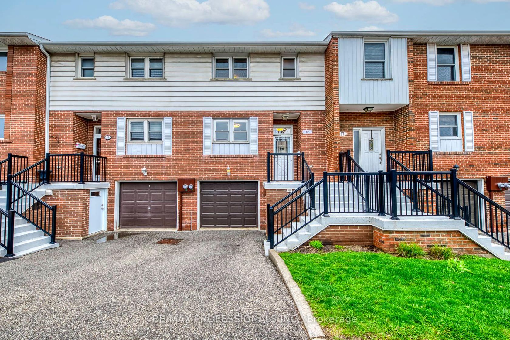 18 - 17 Centennial Park Road, West Deane, Toronto photo 0