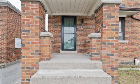 Photo 2 at 39 Lanark Avenue, Oakwood Village, Toronto