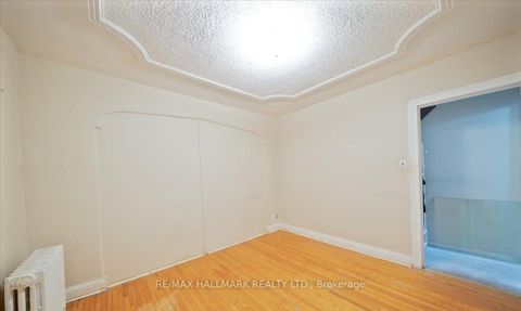 Photo 7 at 39 Lanark Avenue, Oakwood Village, Toronto