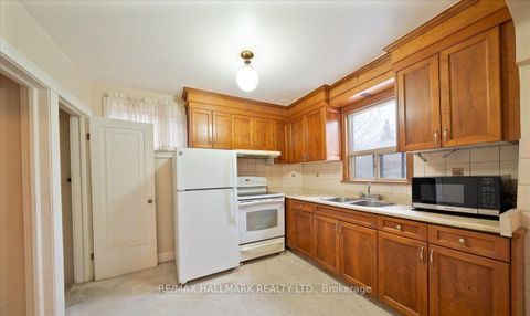 Photo 8 at 39 Lanark Avenue, Oakwood Village, Toronto