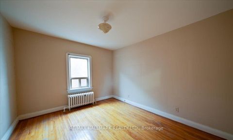 Photo 13 at 39 Lanark Avenue, Oakwood Village, Toronto