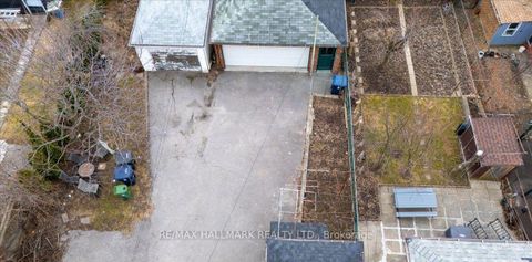 Photo 18 at 39 Lanark Avenue, Oakwood Village, Toronto