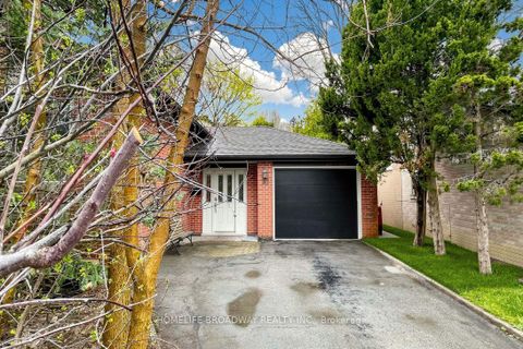 Photo 2 at 36 Bradgate Road, Don Mills, Toronto