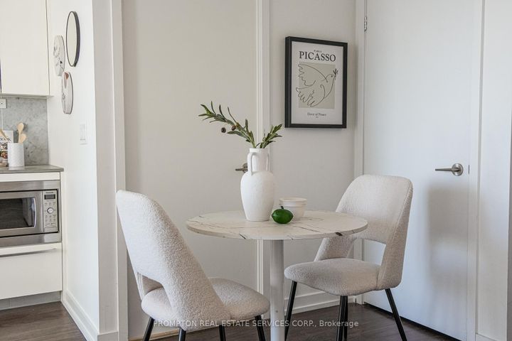 Photo 4 at 2507 - 115 McMahon Drive, Bayview Village, Toronto