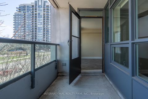 Photo 14 at 204 - 20 North Park Road, Beverley Glen, Vaughan