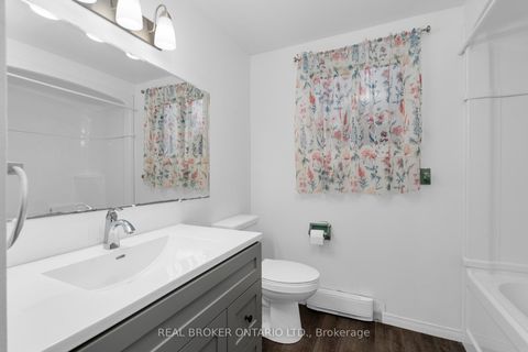 Photo 13 at 8 Maple Leaf Terrace, Cookstown, Innisfil