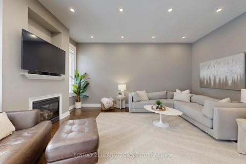 Photo 3 at 20 Altus Park Drive, Patterson, Vaughan