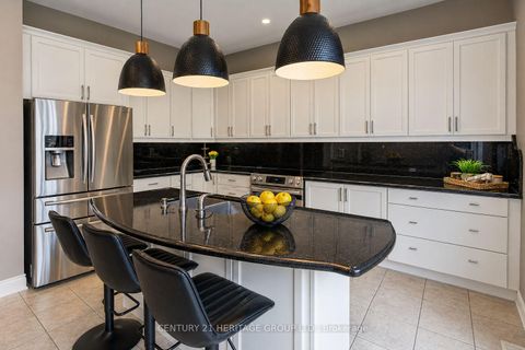 Photo 5 at 20 Altus Park Drive, Patterson, Vaughan