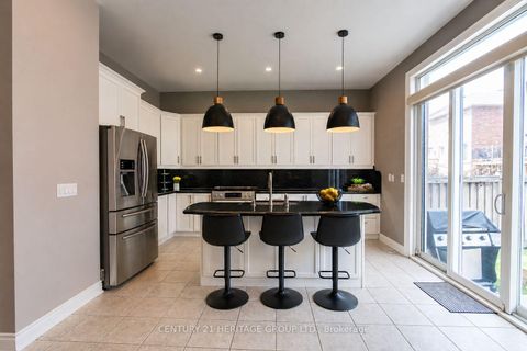 Photo 6 at 20 Altus Park Drive, Patterson, Vaughan