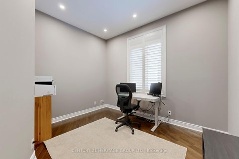 Photo 7 at 20 Altus Park Drive, Patterson, Vaughan
