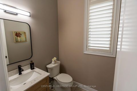Photo 8 at 20 Altus Park Drive, Patterson, Vaughan