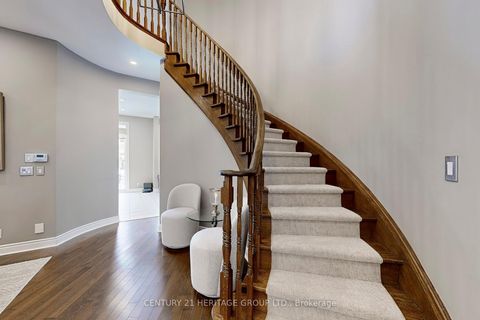 Photo 9 at 20 Altus Park Drive, Patterson, Vaughan