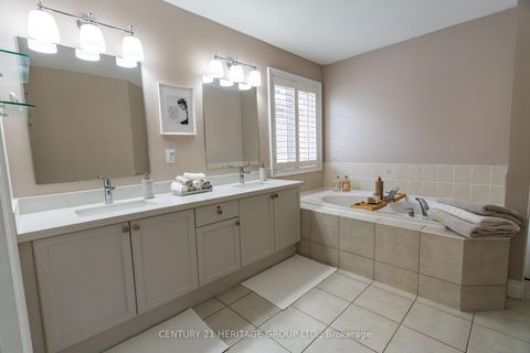Photo 13 at 20 Altus Park Drive, Patterson, Vaughan