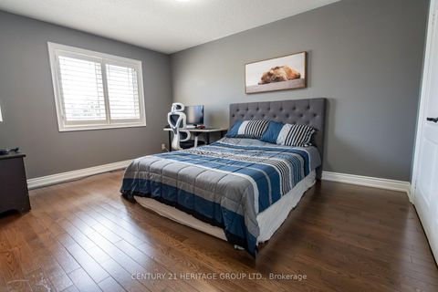 Photo 15 at 20 Altus Park Drive, Patterson, Vaughan