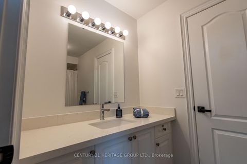 Photo 16 at 20 Altus Park Drive, Patterson, Vaughan