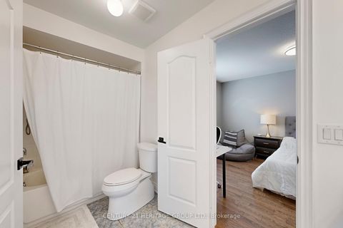 Photo 18 at 20 Altus Park Drive, Patterson, Vaughan