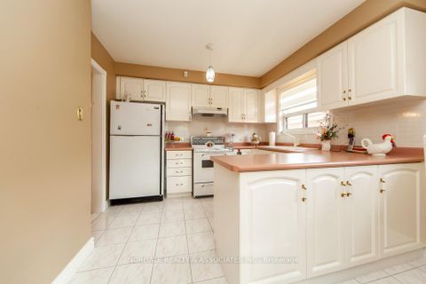 Photo 8 at 288 Hullmar Drive, Black Creek, Toronto