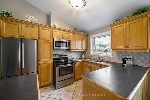 Photo 3 at 136 Strathburn Boulevard, Pelmo Park W5, Toronto