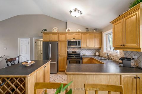 Photo 4 at 136 Strathburn Boulevard, Pelmo Park W5, Toronto
