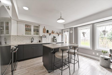 Photo 6 at TH40 - 93 The Queensway Avenue, Swansea, Toronto