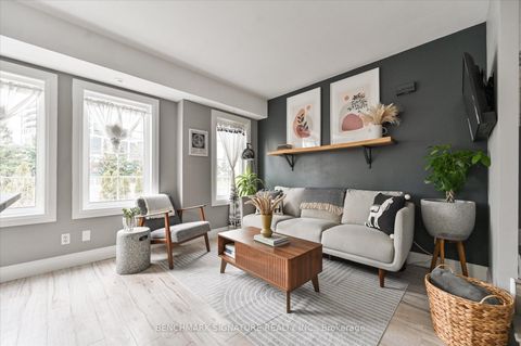 Photo 12 at TH40 - 93 The Queensway Avenue, Swansea, Toronto