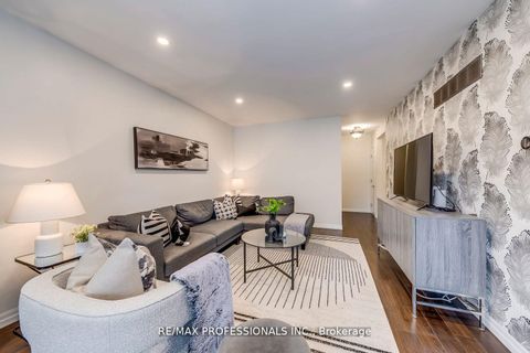 Photo 5 at 51 - 4345 Bloor Street W, Markland Wood, Toronto