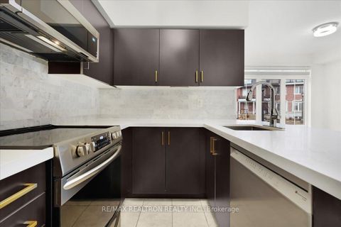 Photo 11 at 17 - 8 Eaton Park Lane, L'Amoreaux, Toronto