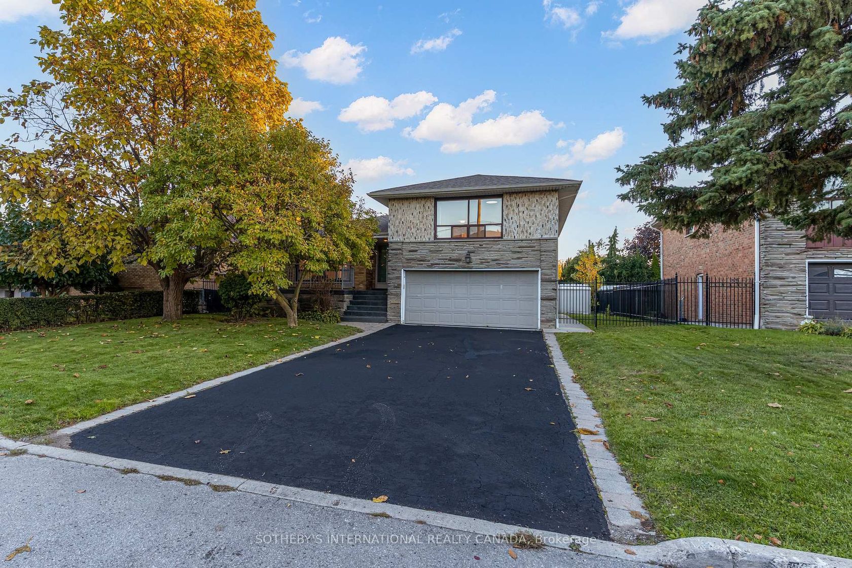34 Euphrasia Drive, Glen Park, Toronto 