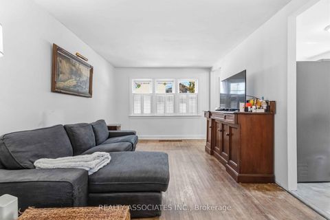Photo 4 at 72 Manderley Drive, Cliffside, Toronto