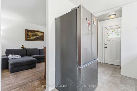 Photo 10 at 72 Manderley Drive, Cliffside, Toronto