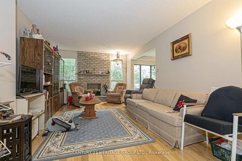 Photo 3 at 261 Badessa Circle, Brownridge, Vaughan