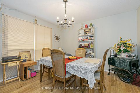 Photo 8 at 261 Badessa Circle, Brownridge, Vaughan