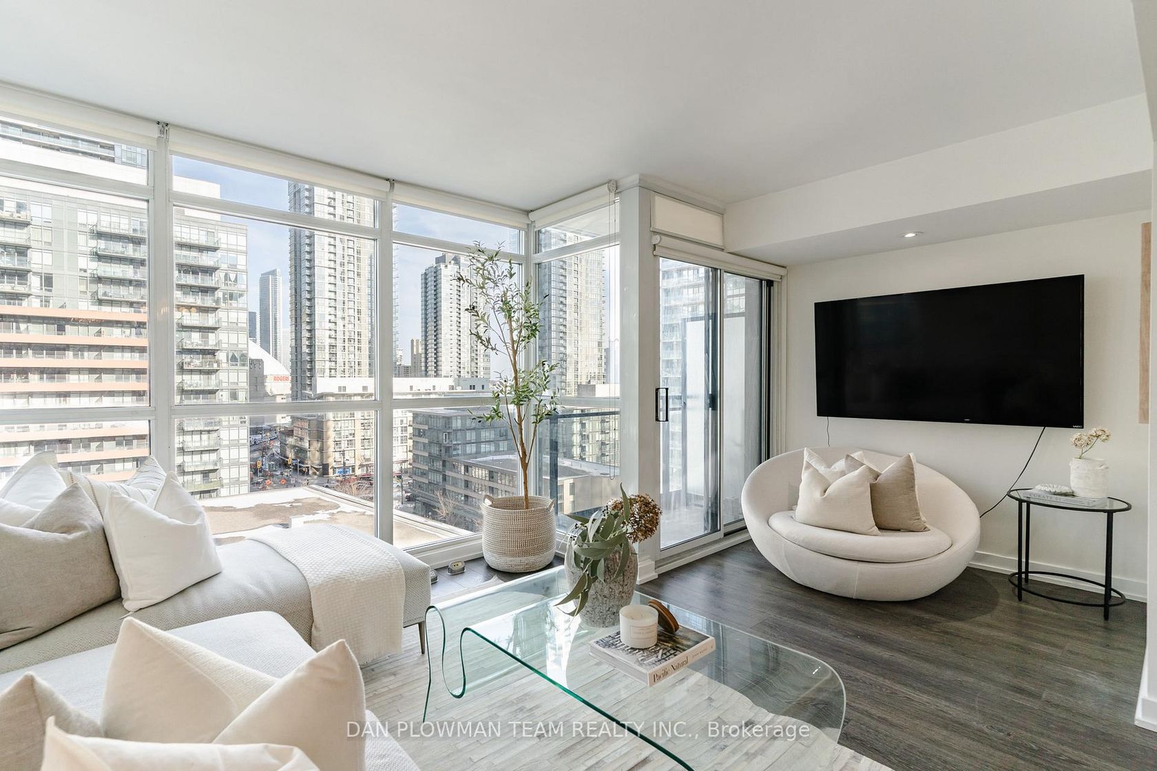 1006 - 8 Telegram Mews, Waterfront Communities C1, Toronto photo number 2