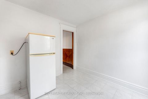 Photo 19 at 89 Beatrice Street, Bellwoods, Toronto