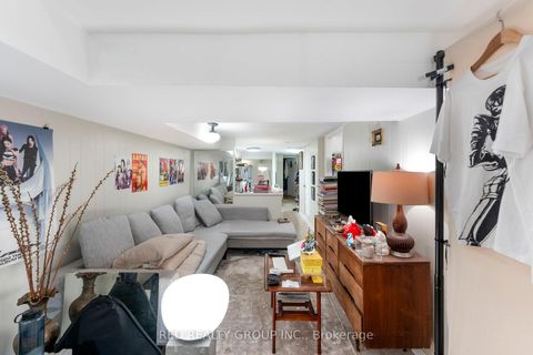 Photo 28 at 89 Beatrice Street, Bellwoods, Toronto
