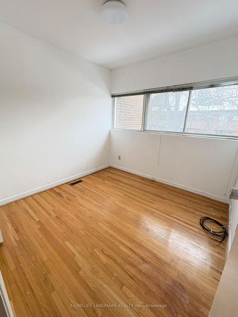 Photo 3 at 14 - 86 CASTLEBURY Crescent, Steeles, Toronto