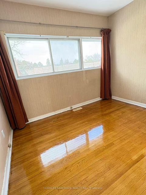 Photo 4 at 14 - 86 CASTLEBURY Crescent, Steeles, Toronto